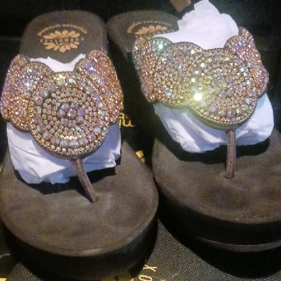 Yellow Box Black Sandals with Gold Accents - Picture 6 of 8